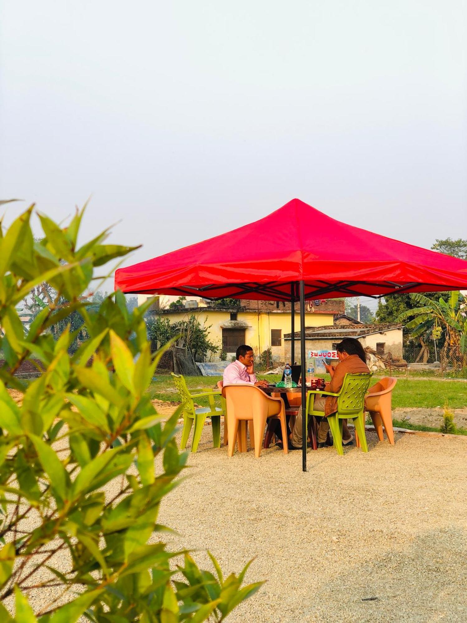 Hotel Hot Pot, Dhangadhi 外观 照片