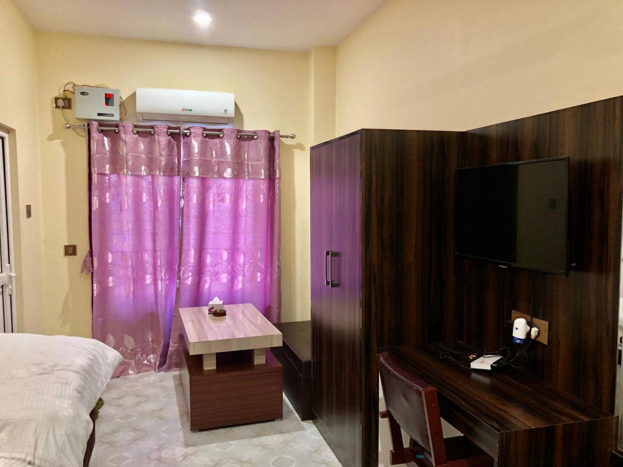 Hotel Hot Pot, Dhangadhi 外观 照片